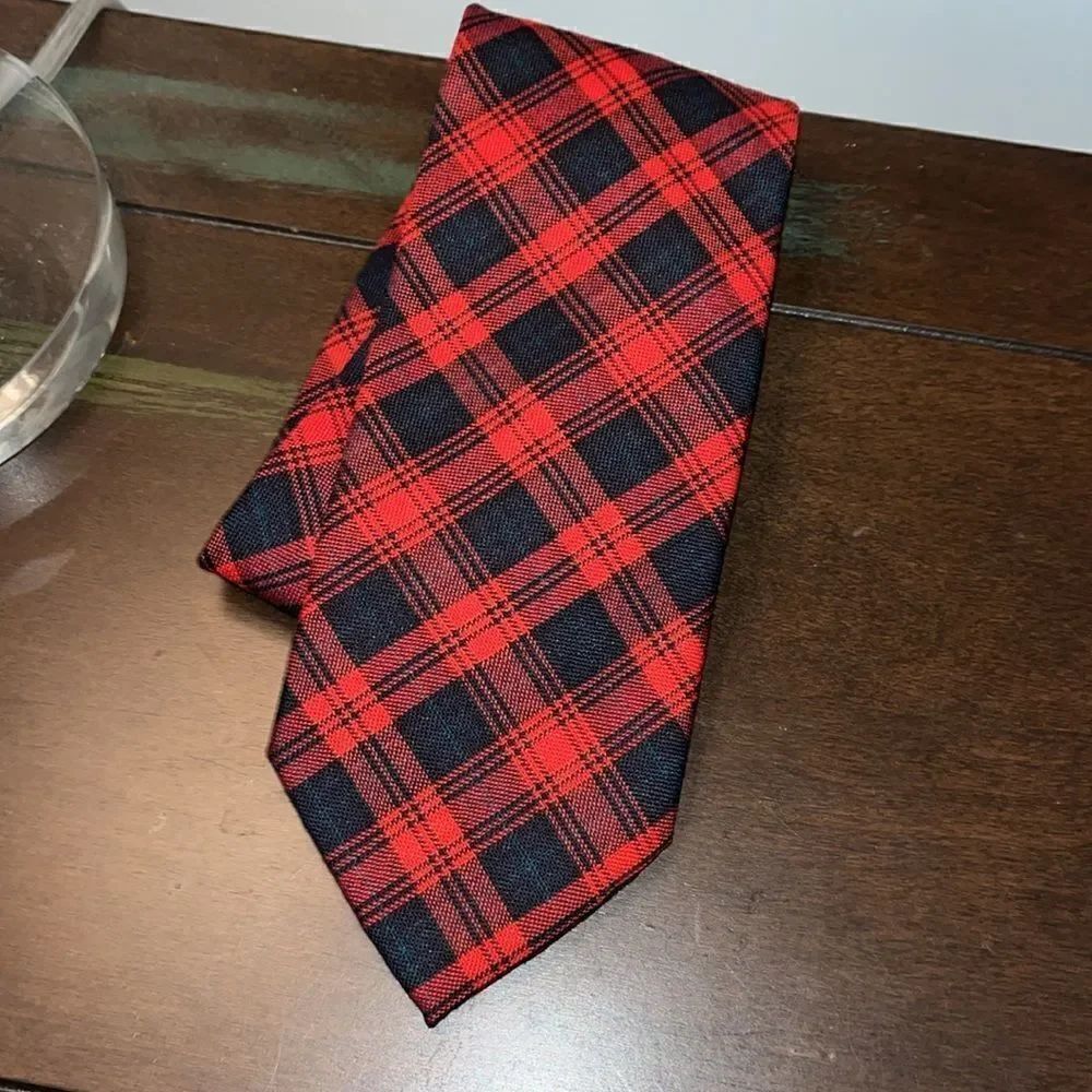 Faconnable Red & Black w/green Tartan Plaid Check rare 100% wool neck tie